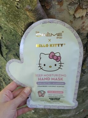 3/$30🌼 Hello Kitty Moisturizing Hand Mask
